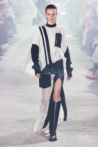 Sara Dahl Sacai Fall 2020 RTW PFW 1.jpg