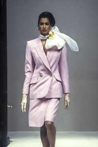1605755263_HanaeMori1993HauteCouture4.thumb.jpg.74f973c9f1c6df24a36223608165b04e.jpg