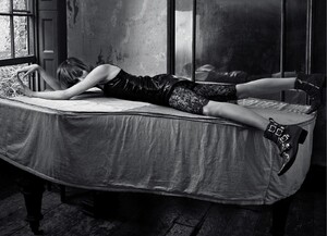 1649853128_voguegermany08.thumb.jpg.ce9b5da94448c10672c8e837f5ff88d2.jpg