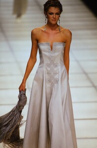 1676290710_giorgio-armani-ss-1994(11).thumb.jpg.a1a6772330e575b3437488268882d594.jpg