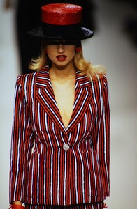 yves-saint-laurent-ss-1995 (26).jpg