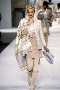 1732839629_Escada1996WomenRTW1.thumb.jpg.5d468b9d2781766447a41aa4256293d5.jpg