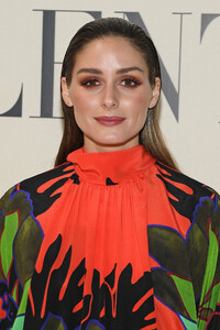 Olivia+Palermo+Valentino+Front+Row+Paris+Fashion+yoGEVsyNMVPx.jpg