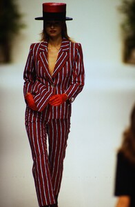 yves-saint-laurent-ss-1995 (22).jpg