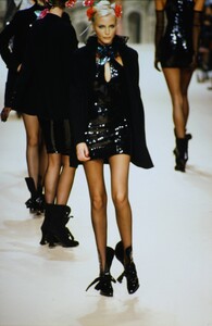 181077422_chanel-fw-1994(4).thumb.jpg.af5a5af78fe8c7ed67d47f40052b499c.jpg