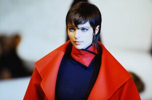 1811668907_claude-montana-fw-1993(5).thumb.jpg.b0c3e20749d47e4a9a4737f6f19b1917.jpg
