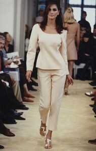 1819550128_prada-ss-1992(2).thumb.jpg.d97d79a87b9ada377dd75c6f1474ea26.jpg