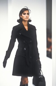 1878067861_DolceGabbana1995WomenRTW8.thumb.jpg.4fc6de7a662eaf000947a5c59471432b.jpg
