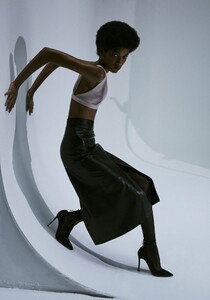 191002-crfashionbook-ss-0475-1570474050c36243420b6491cfca3615f53856952c_thumb.jpg