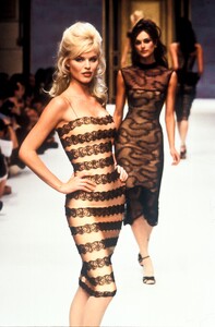 192222915_HerveLeger1996WomenRTW4.thumb.jpg.5e8bc10a3a293248623a86302898080e.jpg