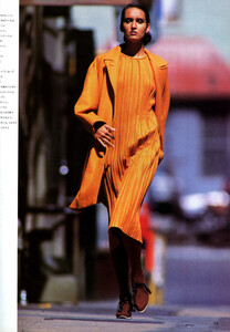 Gail Elliott - Marie Claire Japan, October 1988 001.jpg