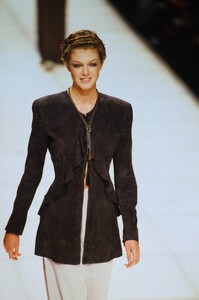 1942119282_giorgio-armani-ss-1994(3).thumb.jpg.2eaaa45cfce492b66da1fc451577f88f.jpg