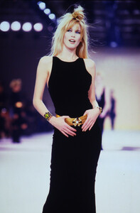 1977665675_chanel-fw-1996(19).thumb.jpg.0b31e53f7fc91d9daee2f7ff17eda2cd.jpg