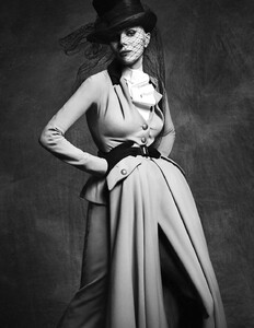 1978734464_voguejapan04.thumb.jpg.9dbd028b64d45448a50d8277b8b40fa6.jpg