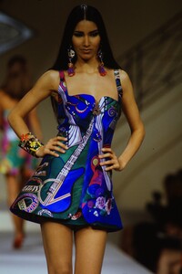 1980031391_versace-hc-ss-1991(8).thumb.jpg.e050c584f80ffdb2059762f732453e9c.jpg