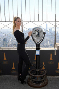 Behati+Prinsloo+Empire+State+Building+Behati+fG0bdyAcWS9l.jpg