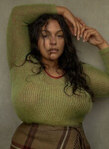 1vogue_august-2019_annie-leibovitz_sara-moonves-10a921362a2b816901f9130a84b62d2701_thumb.jpg