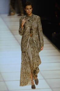 2009740858_giorgio-armani-ss-1994(11).thumb.jpg.ebf6c36572669336877ea9ed2c4fda46.jpg