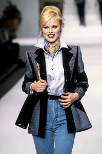 2026798798_Escada1996WomenRTW4.thumb.jpg.b5fb5f0ca0780e7b1ff62a250d5dd909.jpg