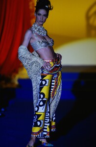 2031707683_versace-hc-ss-1992(4).thumb.jpg.9f78d7c1dd4fe9930c282ce441f93667.jpg