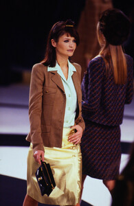 2044312560_chanel-fw-1996(7).thumb.jpg.aceb6db1e4e8b105456bde030608c458.jpg