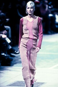 2051823722_CommedesGarcons1993WomenRTW144.thumb.jpg.2d4c1ee2000da5e555f8d1cae6db0e46.jpg