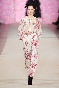 Giselle Norman Giambattista Valli Fall 2020 RTW PFW 1.jpg