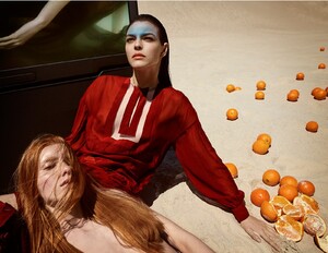 2083062331_VogueItaliaJuly2017-6.thumb.jpg.f09f622c0fb4aca4cccec91ec7ab51ad.jpg