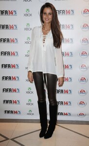 245864-a-la-soiree-de-lancement-de-fifa-14-950x0-1 (1.jpg