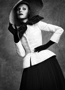 2100802482_voguejapan01.thumb.jpg.0daca178d26a4cf3724f5f4e7973fa8b.jpg