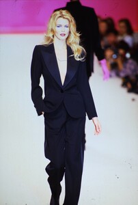 2110136916_ysl-fw-1996(4).thumb.jpg.8dafda73a9eacd56b901b317a090e82a.jpg