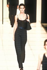 212120314_GiorgioArmani1998WomenRTW9.thumb.jpg.e10cb4934aa1e1819a86030eabe7e6be.jpg