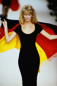 2122160790_chanel-fw-1994(18).thumb.jpg.a4ade5ebe1a1fa1eed28028b8e5c75ad.jpg
