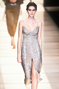 2139032333_GiorgioArmani1998WomenRTW66.thumb.jpg.dfbfd3faca0732cd0d7ff441293a2e3f.jpg