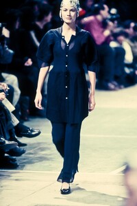 215948097_CommedesGarcons1993WomenRTW53.thumb.jpg.02db2671fa97c4ac2a28dfe97a5385b4.jpg