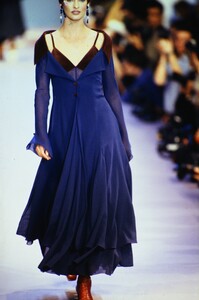 222592302_chloe-fw-1993(9).thumb.jpg.c5552a49ee88194d70eb4e2c53a4d31b.jpg