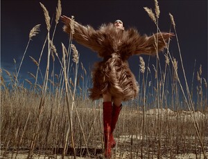 238365357_VogueItaliaJuly2017-7.thumb.jpg.7749e979f3d0526adf0d93c2e9922224.jpg