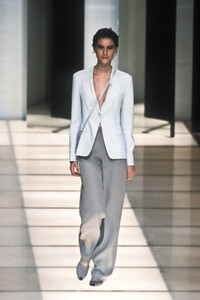 241671163_GiorgioArmani1998WomenRTW26.thumb.jpg.cc9c1cddd387302816be557b0133e984.jpg