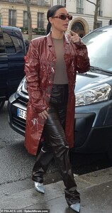 25431918-8065387-Busty_The_mother_of_four_teased_a_hint_of_cleavage_in_her_taupe_-a-73_1583166233807.jpg