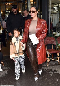 25436228-8065387-Kim_was_every_inch_the_doting_mum_as_she_held_North_s_hand_as_th-a-39_1583165888631.jpg