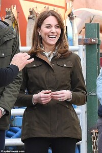 25533032-8073449-Kate_laughs_during_the_visit_today-a-38_1583340819194.jpg