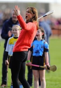 25578714-8077861-Kate_reacts_during_the_hurling_tutorial_today-a-223_1583418609586.jpg