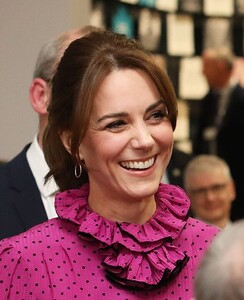 25579164-8078845-Kate_Middleton_38_proved_she_remains_Queen_of_the_high_street_la-m-8_1583418861942.jpg