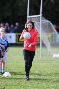 25579856-8077861-The_Duchess_of_Cambridge_runs_with_the_ball_in_Galway_today-a-357_1583424603440.jpg