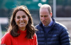 25580210-8077861-The_Duchess_of_Cambridge_grimaces_as_Prince_William_looks_on_dur-a-360_1583424603478.jpg