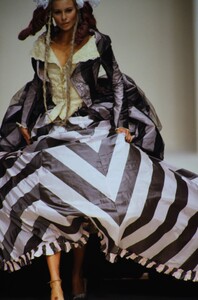 263779944_john-galliano-ss-1994(8).thumb.jpg.6fcb6c93b0b1e93e158185bf0cbc2155.jpg