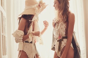 276512000_7Peony-Suit-Ivory-Seaside-Broderie.thumb.jpg.f76e05a6413be8b4cc313beffda4f532.jpg