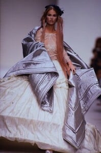 276916363_john-galliano-ss-1994(5).thumb.jpg.ac65d081e9cdde5d6f2f56cac044edf4.jpg