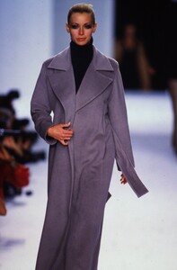 278997515_isaac-mizrahi-fw-1986(5).thumb.jpg.952ef5ffbf64e1fff35ffdc92929f8a3.jpg