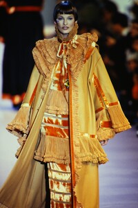 314147348_chloe-fw-1993(2).thumb.jpg.9fe3dd205c79cb33d34b6f137e761344.jpg